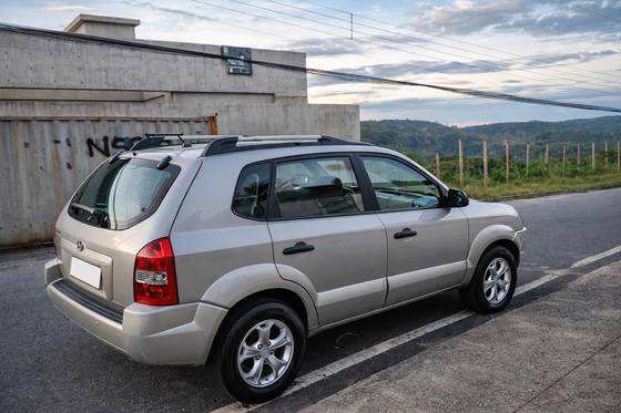 HYUNDAI TUCSON 2.0 MPFI GL 16V 142CV 2WD GASOLINA 4P AUTOMÁTICO